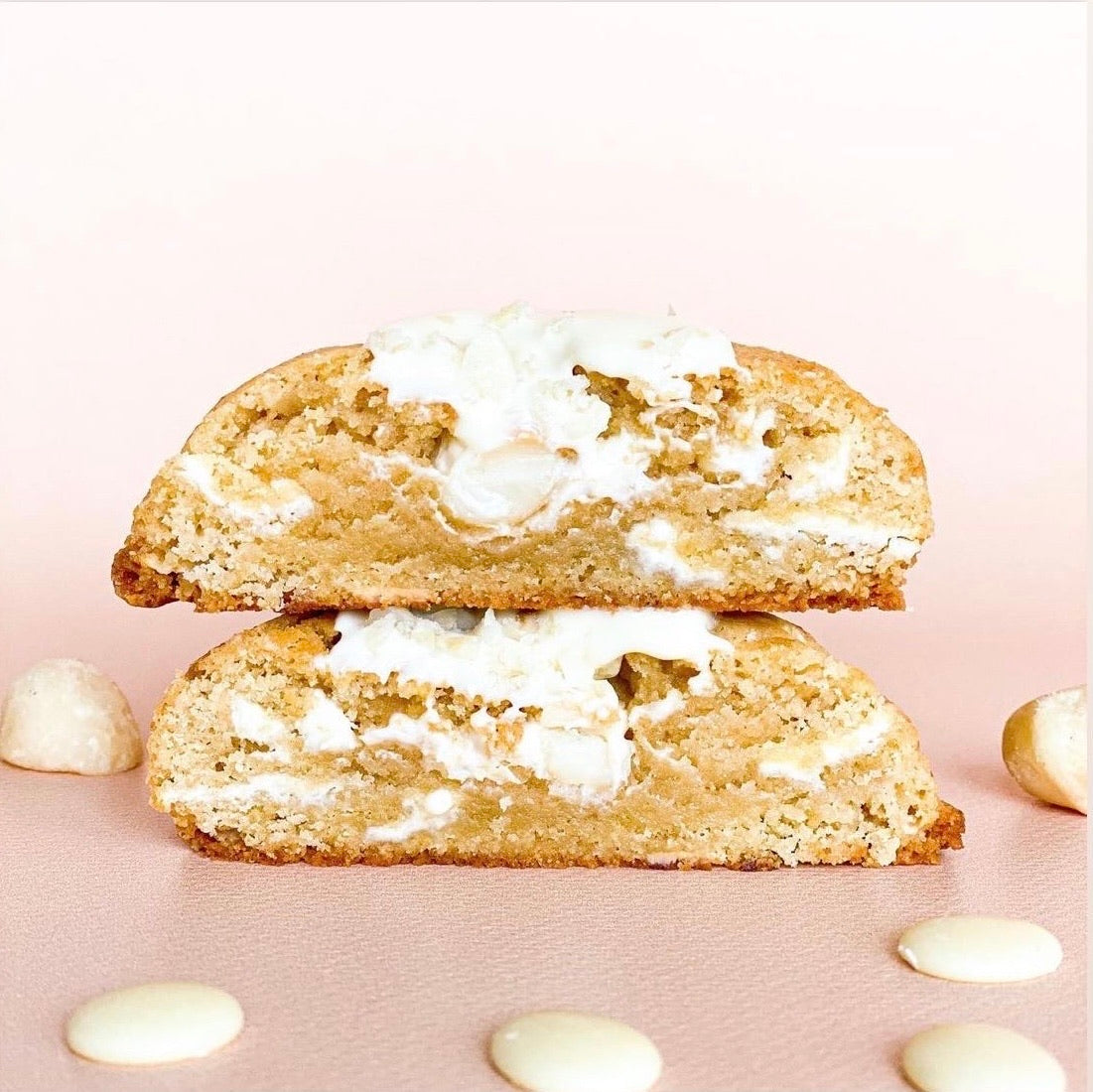 Macadamia white chocolate cookie